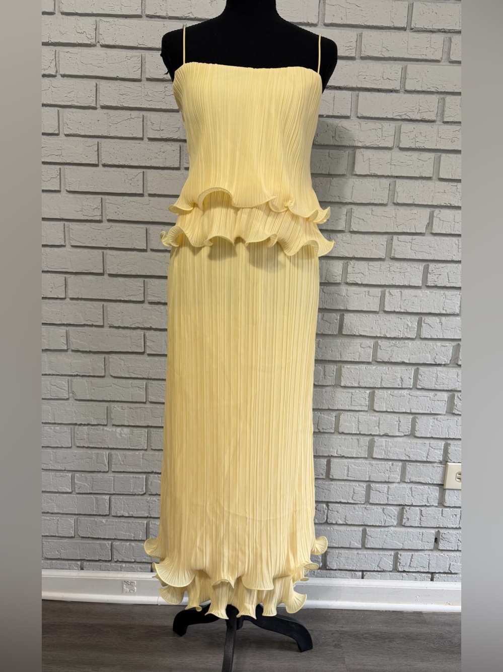 Commense Layered Pleated Ruffle Skirt Medium Women’s Set 2-Piece Yellow